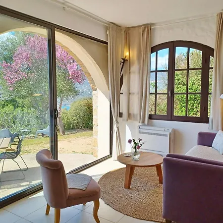 U Castellu, L' Particulier