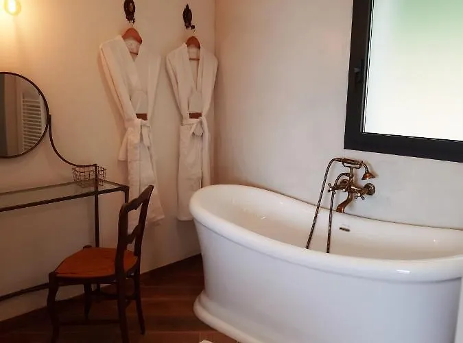 U Castellu, L' Particulier