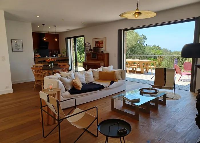 U Castellu, L' Particulier