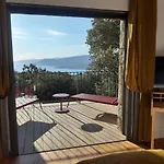 U Castellu, L' Particulier