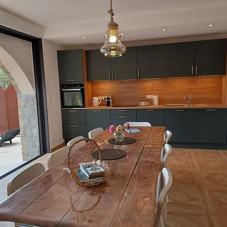 Apart Otel U Castellu, L' Particulier