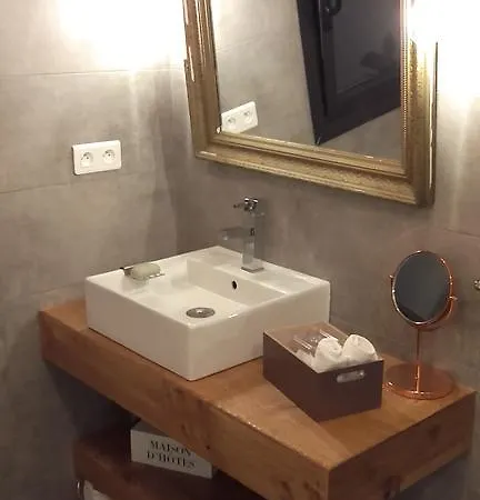 U Castellu, L' Particulier