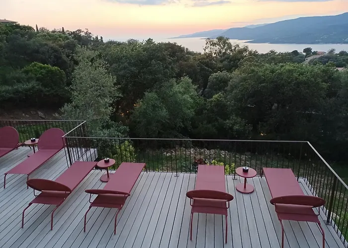 U Castellu, L' Particulier